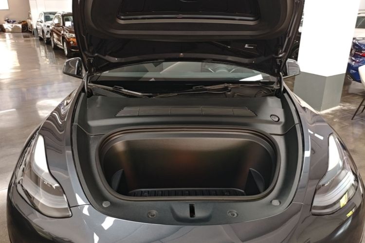 Tesla Model Y 2024 car image #20