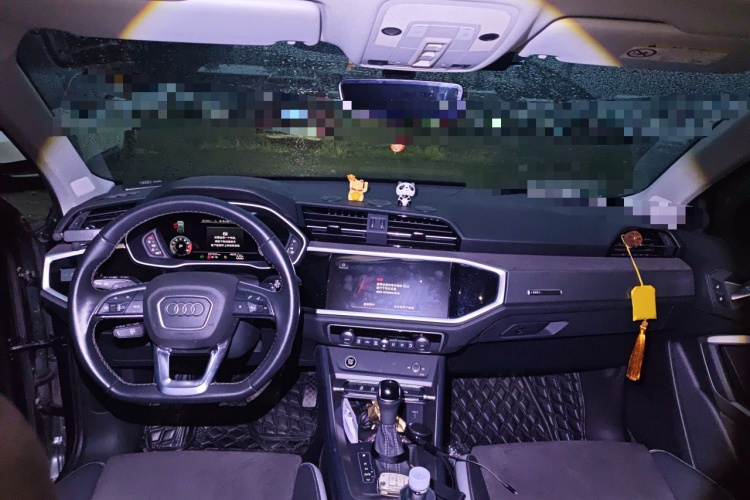 Audi Q3 2022 car image #7
