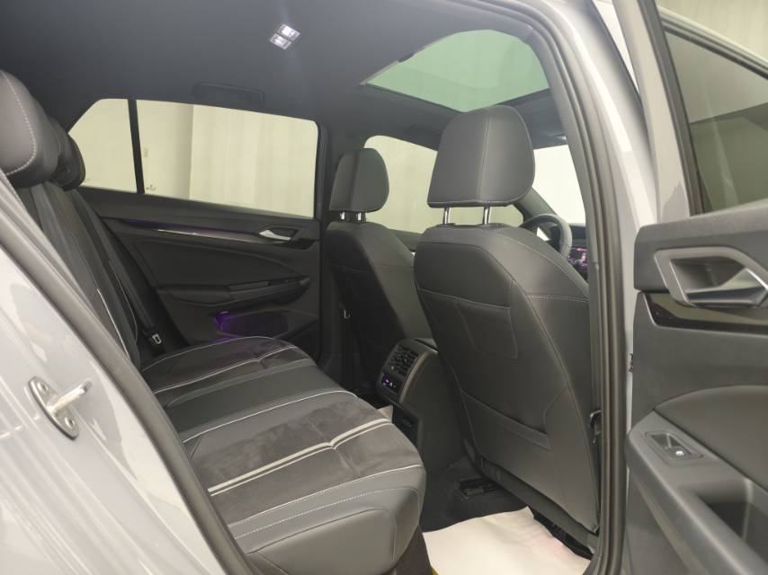 Volkswagen Golf 2024 car image #11