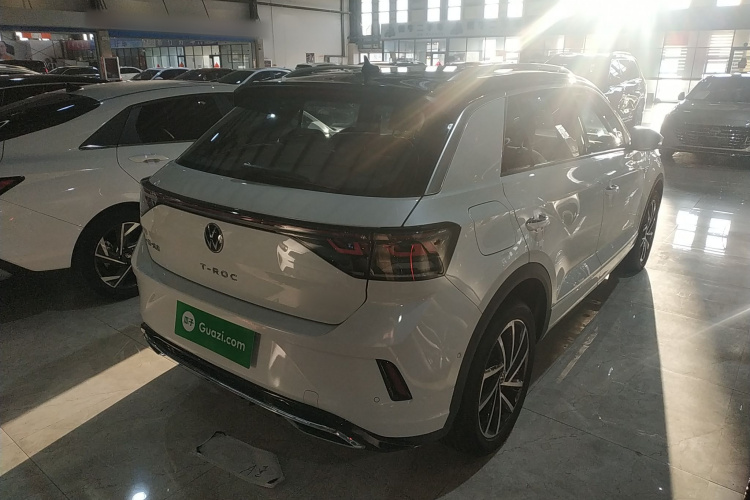 Volkswagen T-Roc 2023 car image #5