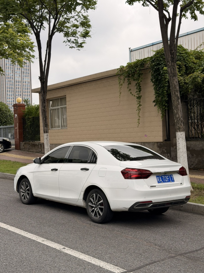 GEELY Emgrand 2019 car image #3