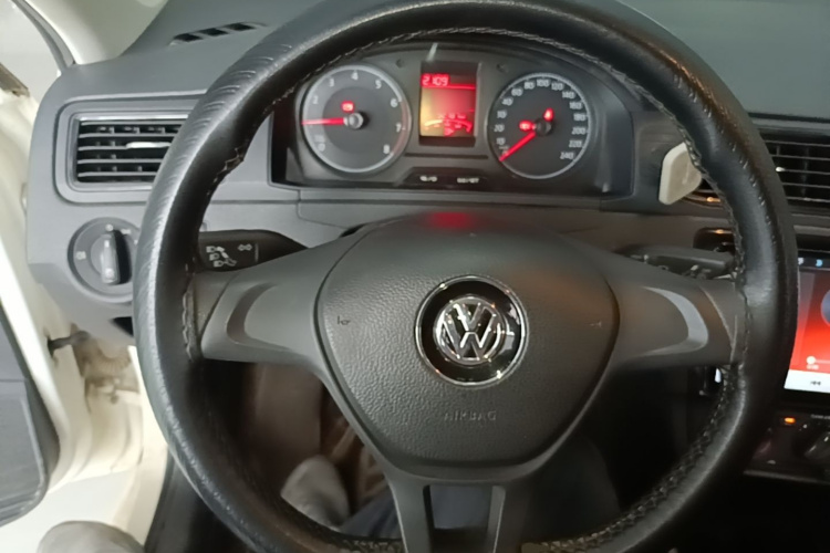Volkswagen Santana 2018 car image #11