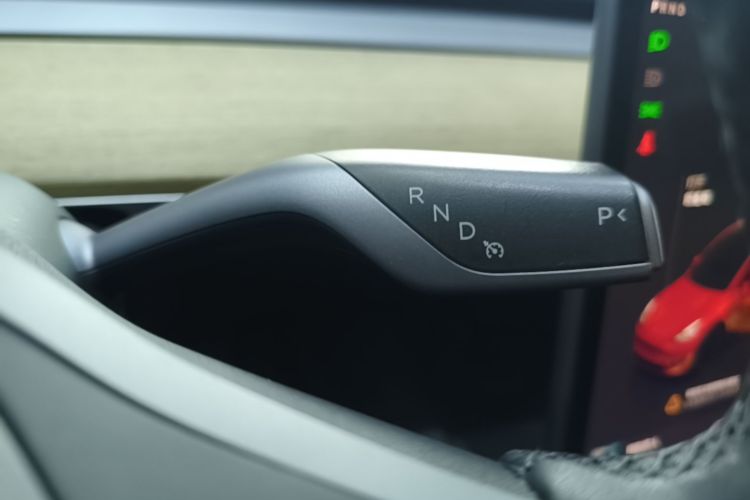 Tesla Model Y 2022 #14 Tesla Model Y 2022 car image #14