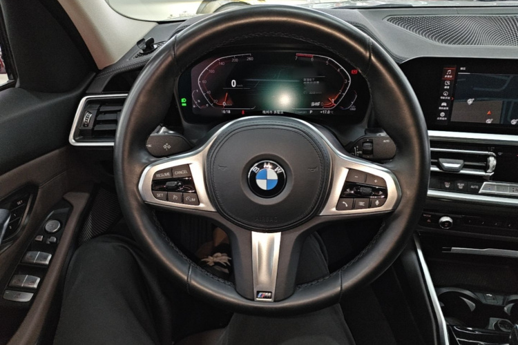 BMW 3 Series 2021 #11 BMW 3 Series 2021 car image #11