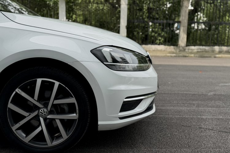 Volkswagen Golf 2019 car image #5
