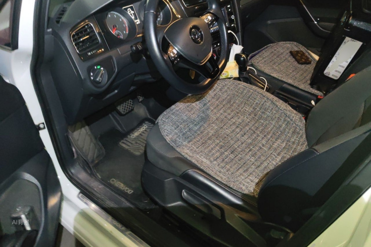 Volkswagen Golf 2018 car image #17