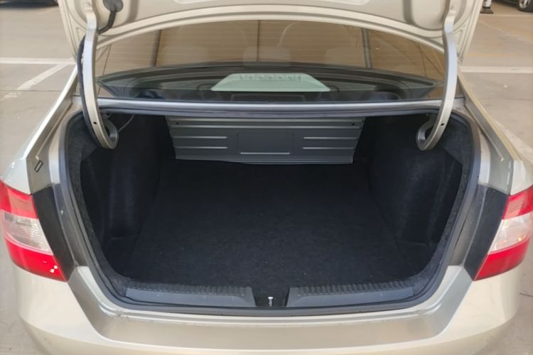 Skoda Rapid 2014 image de voiture #20