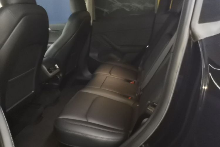 Tesla Model Y 2023 car image #17