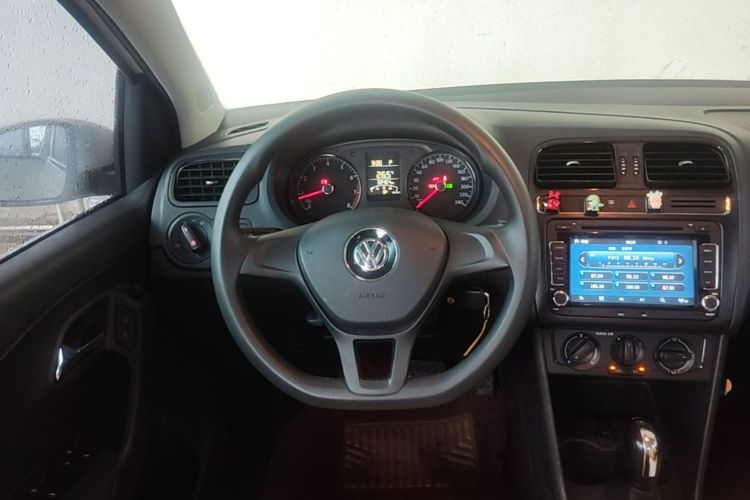 Volkswagen Polo 2017 car image #15