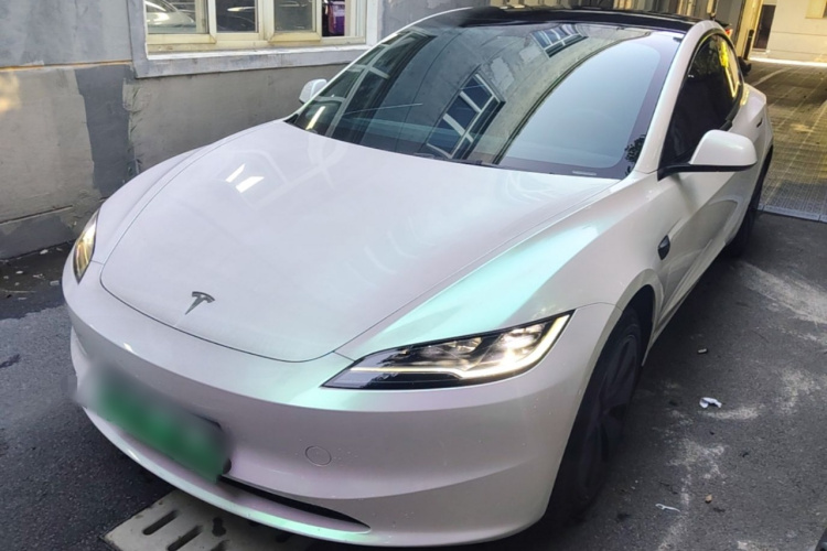 Tesla Model 3 2024 car image #2