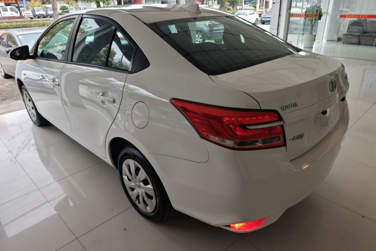 Toyota Vios 2017 immagine di auto #5