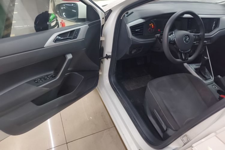 Volkswagen Polo 2021 car image #12