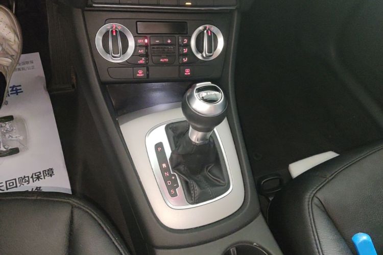 Audi Q3 2016 car image #14
