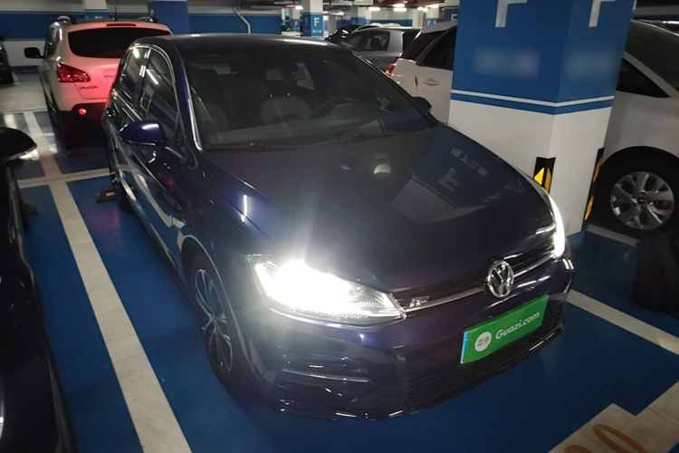 Volkswagen Golf 2020 car image #4
