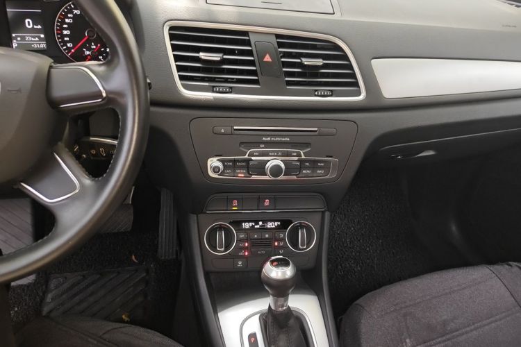 Audi Q3 2018 immagine di auto #13