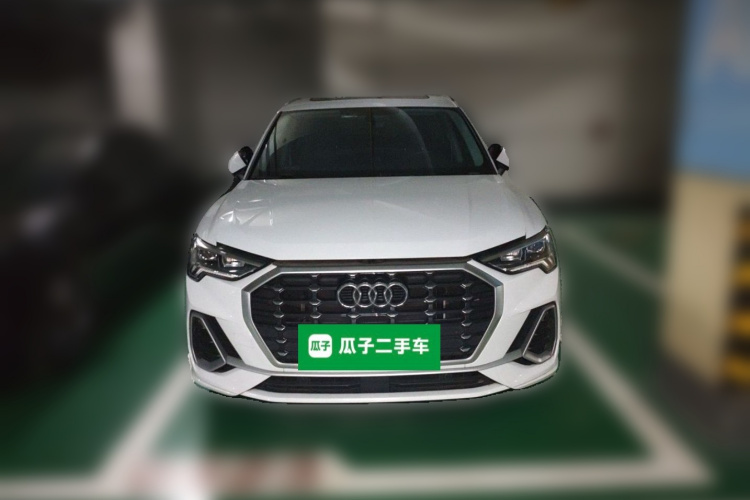Audi Q3 2022 car image #3