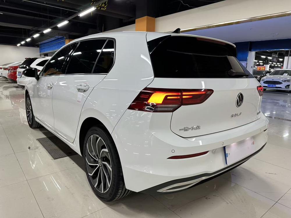 Volkswagen Golf 2022 car image #5