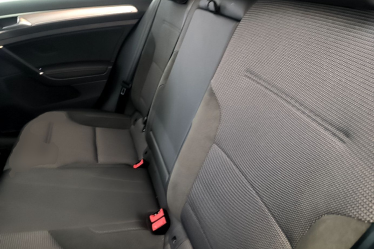 Volkswagen Golf 2020 car image #13