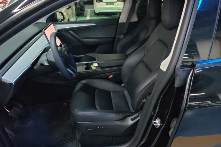 Tesla Model Y 2023 car image #15