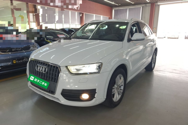 Audi Q3 2016 car image #2