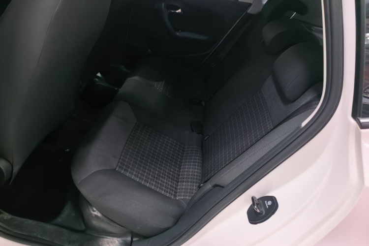 Volkswagen Polo 2016 #13 Volkswagen Polo 2016 car image #13