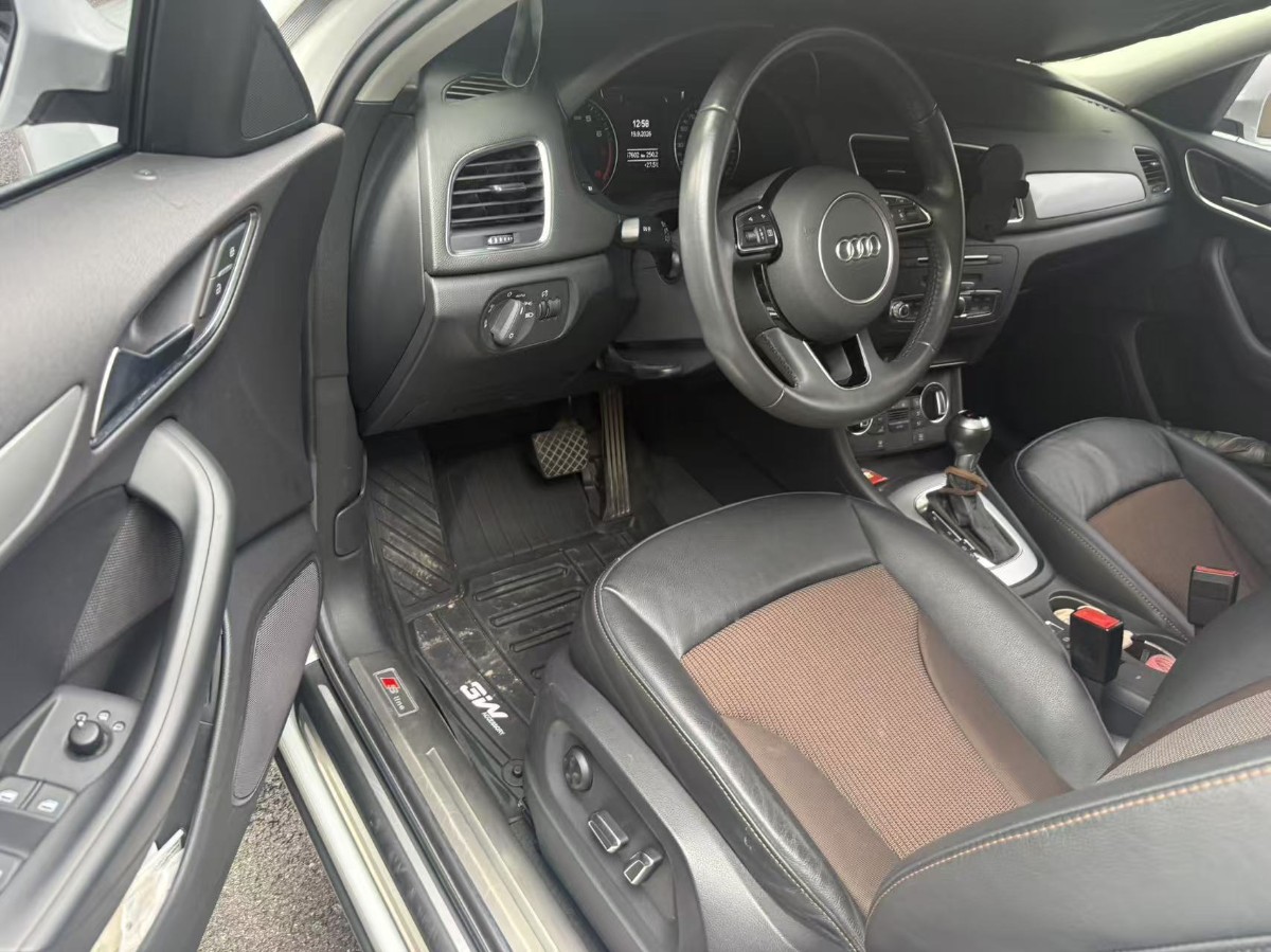 Audi Q3 2019 car image #2