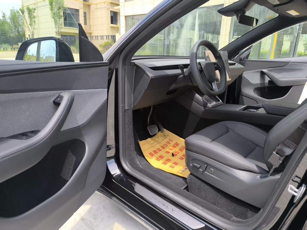 Tesla Model Y 2026 car image #15