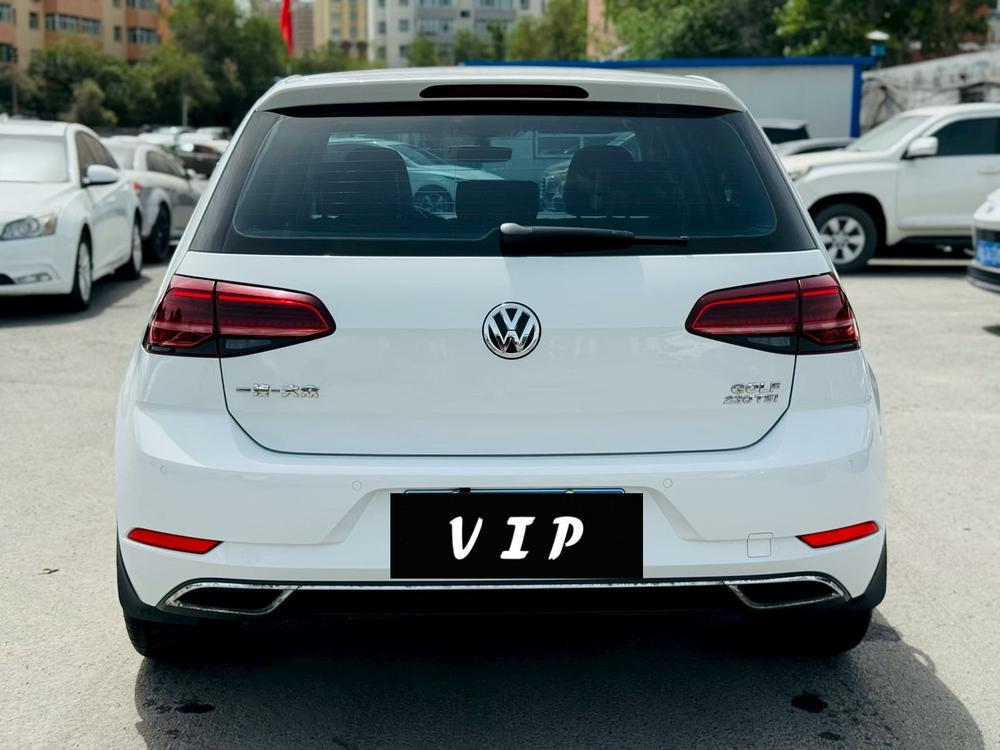 Volkswagen Golf 2018 car image #5