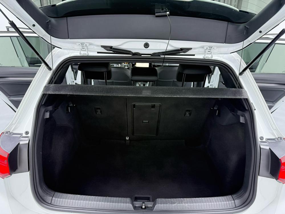 Volkswagen Golf 2024 car image #10