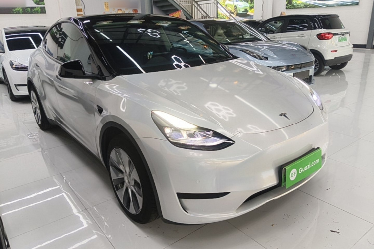 Tesla Model Y 2022 car image #4