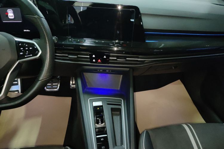 Volkswagen Golf 2022 car image #13