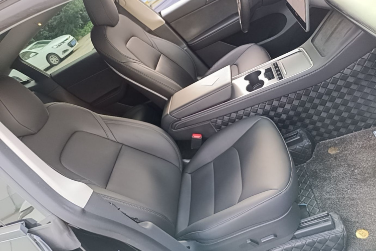 Tesla Model Y 2022 car image #24