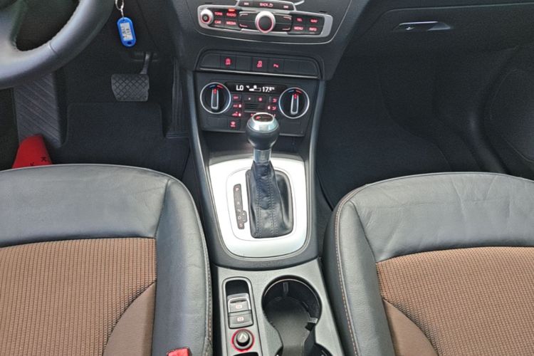 Audi Q3 2019 car image #14