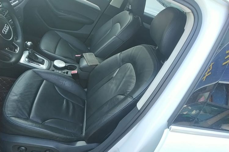 Audi Q3 2015 car image #15