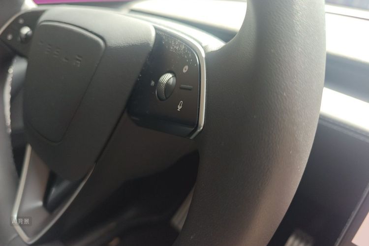 Tesla Model Y 2025 #16 Tesla Model Y 2025 car image #16