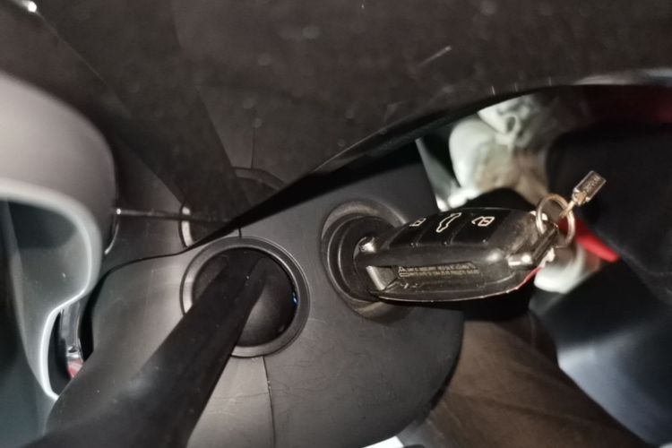 Audi Q3 2020 car image #9