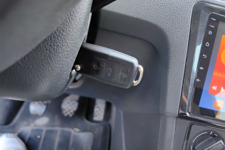 Volkswagen Santana 2015 car image #10