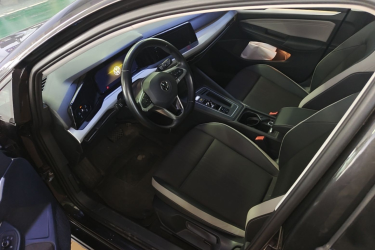 Volkswagen Golf 2021 car image #12
