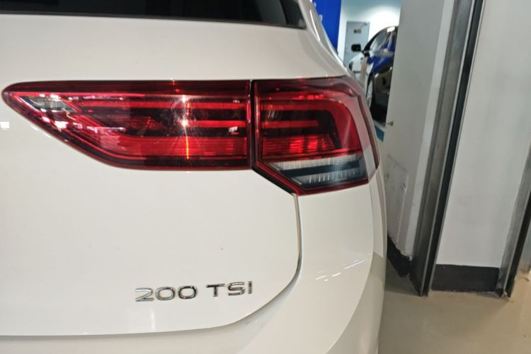 Volkswagen Golf 2023 car image #8