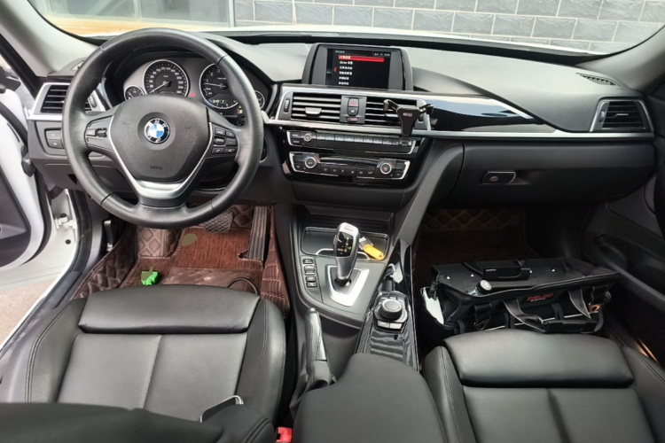 BMW 3 Series GT 2019 #10 BMW 3 Series GT 2019 صورة سيارة #10