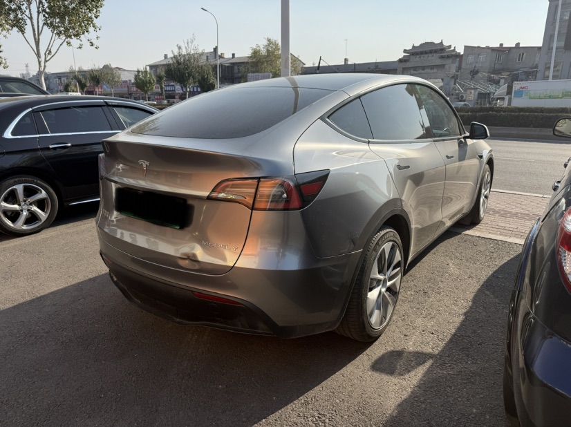 Tesla Model Y 2022 صورة سيارة #4