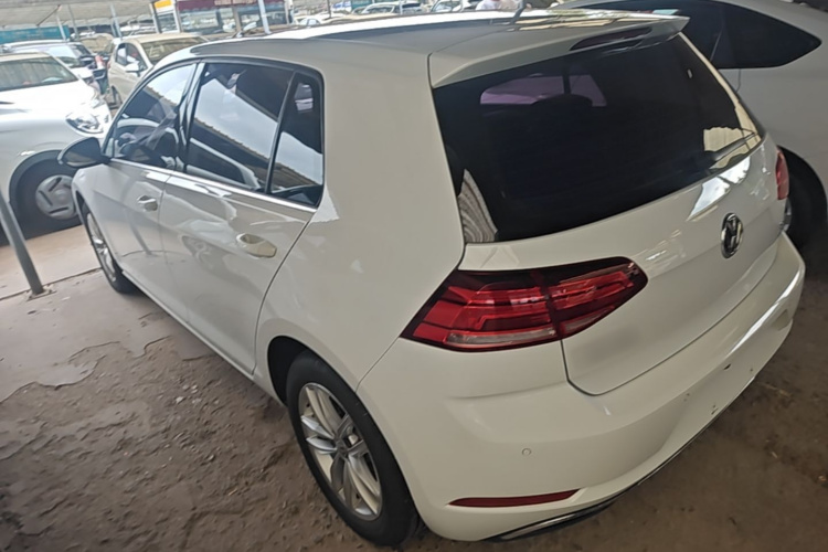 Volkswagen Golf 2018 car image #5