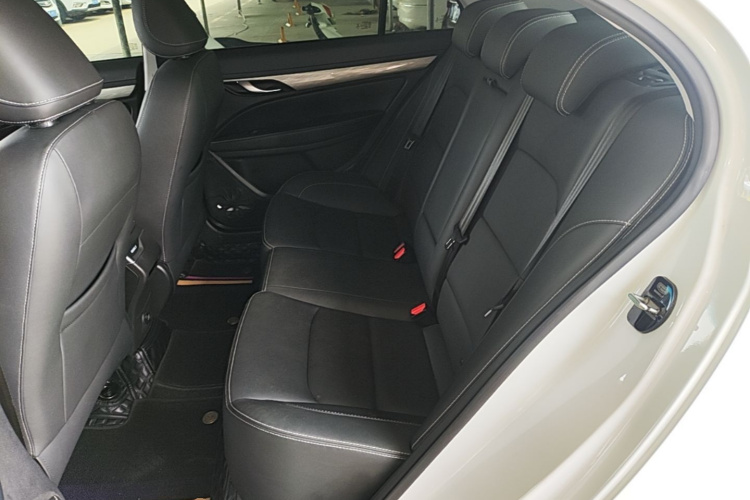 GEELY Emgrand 2019 car image #17