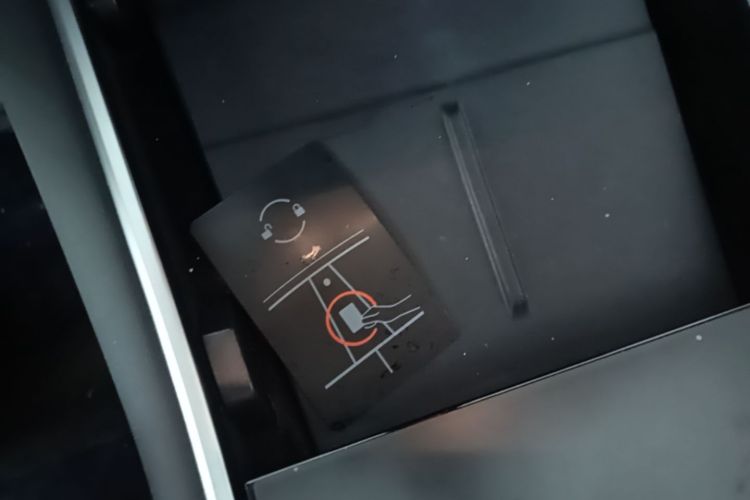 Tesla Model 3 2020 immagine di auto #9