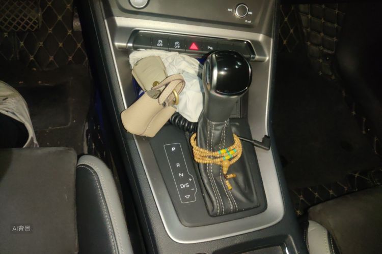 Audi Q3 2019 car image #16