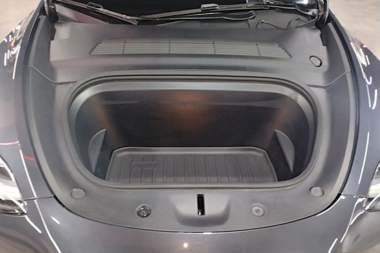 Tesla Model Y 2024 car image #20