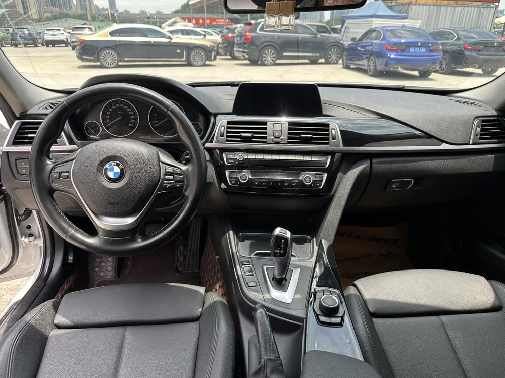 BMW 3 Series 2018 car image #14