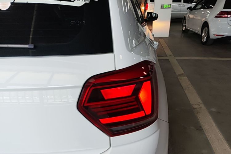 Volkswagen Polo 2021 car image #8