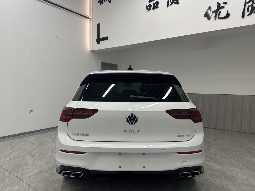 Volkswagen Golf 2023 car image #5