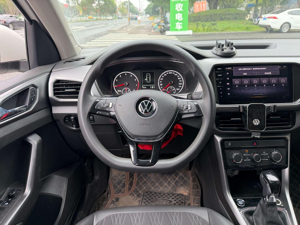Volkswagen T-Cross 2021 car image #9